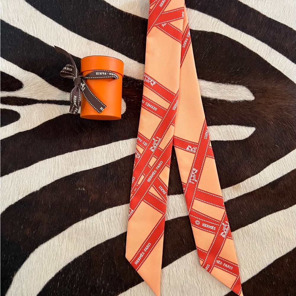Authentic Vintage Hermes Orange and Light Orange Ribbon Print Twilly